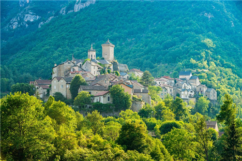 Camping in Aveyron aan de oevers van de Tarn in Mostuejouls