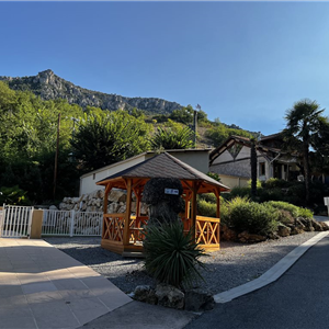3-star campsite on the banks of the Tarn in Aveyron, Mostuejouls